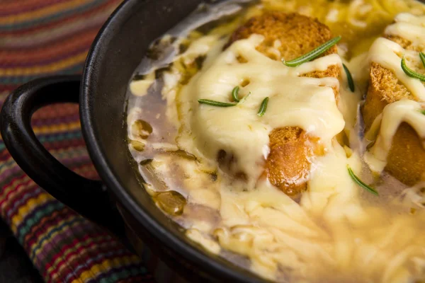 Sopa de cebolla francesa con ingredientes —  Fotos de Stock