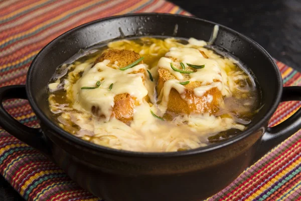 Sopa de cebola francesa com ingredientes — Fotografia de Stock