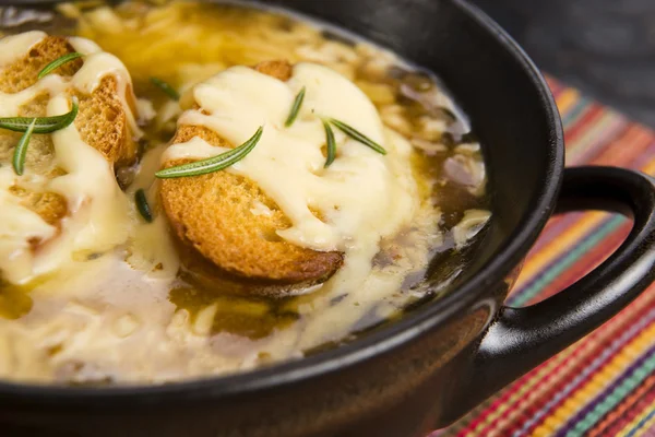 Soupe à l'oignon française avec ingrédients — Photo