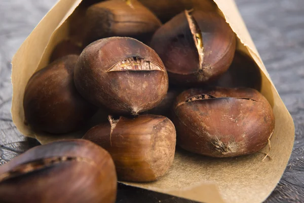 Delicious roasted chestnuts — Stock Photo, Image