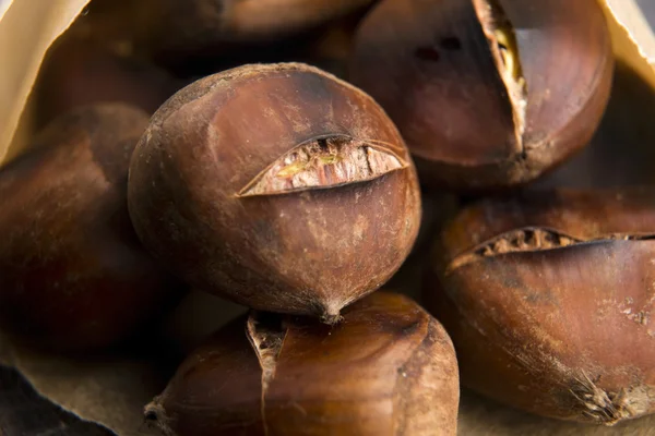 Delicious roasted chestnuts — Stock Photo, Image