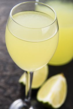 Limoncello limon likörü