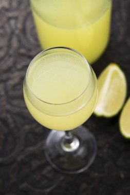 Limoncello limon likörü
