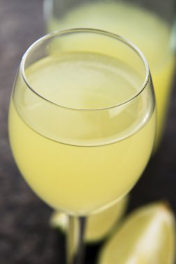 Limoncello limon likörü