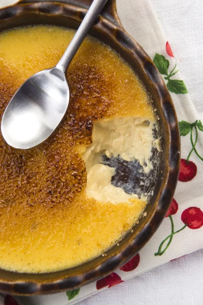 Sobremesa francesa - brulee de creme, nata queimada — Fotografia de Stock