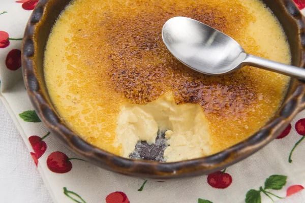 Französisches Dessert - Creme Brulee, gebrannte Sahne — Stockfoto