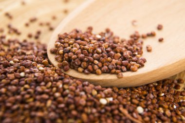Kırmızı quinoa tahıl