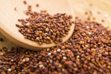 Kırmızı quinoa tahıl