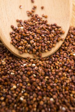 Kırmızı quinoa tahıl