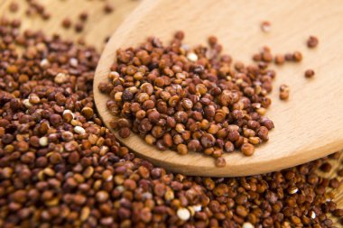 Kırmızı quinoa tahıl