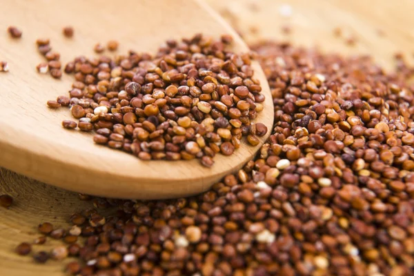 Kırmızı quinoa tahıl
