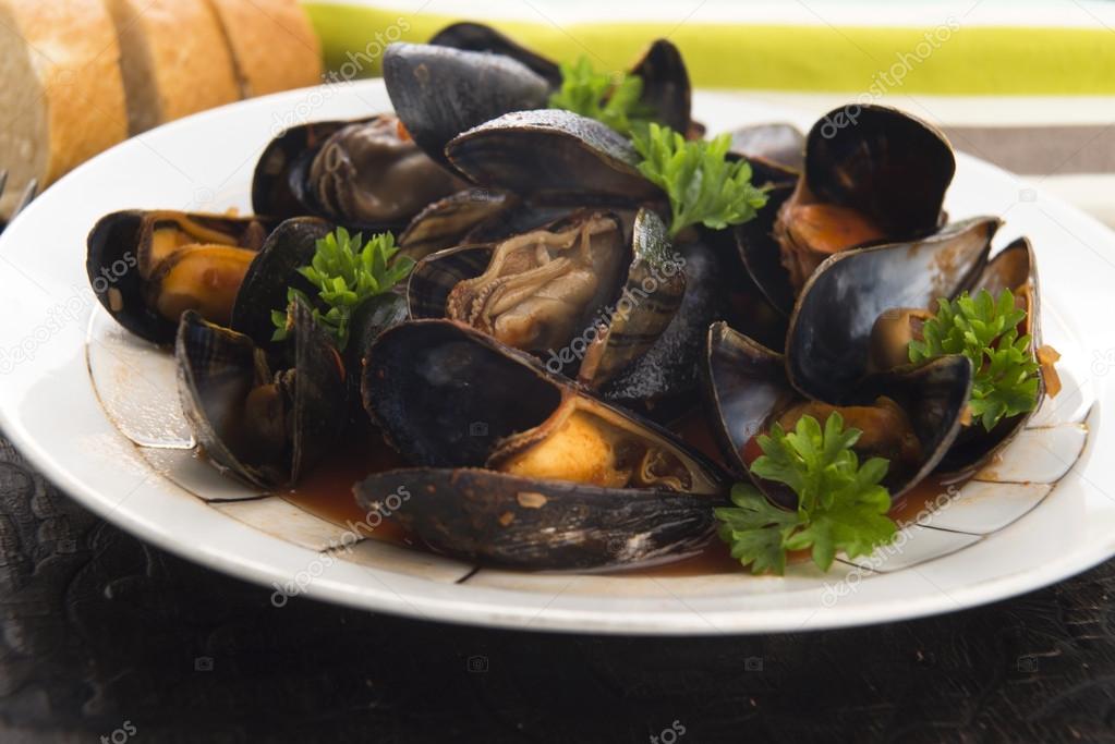 Clams in tomato sauce 