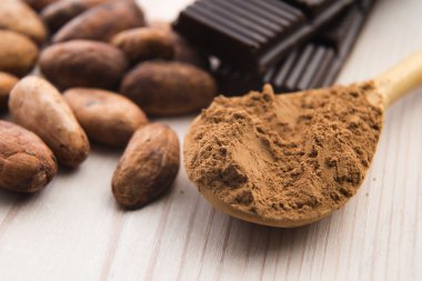 Çikolatalı kakao (kakao) fasulyesi.