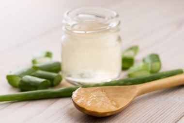 Taze yapraklı aloe vera suyu