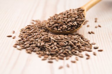 tahta kaşık keten tohumu ile