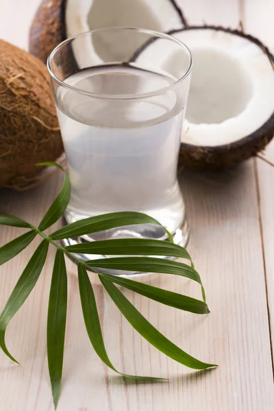 Kokosnoot en kokoswater — Stockfoto