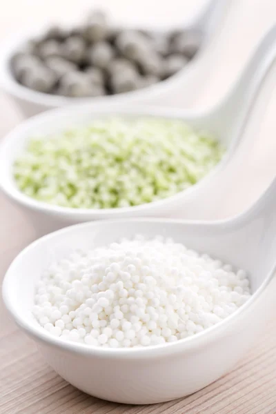 Tapioka-Perlen mit Limette. Zutaten aus weißem Bubble Tea — Stockfoto