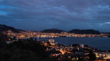 Bergen, gece