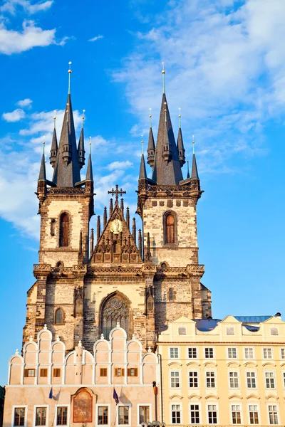 Tynkyrkan i Prag — Stockfoto