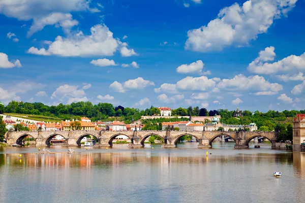 Karlsbrücke — Stockfoto