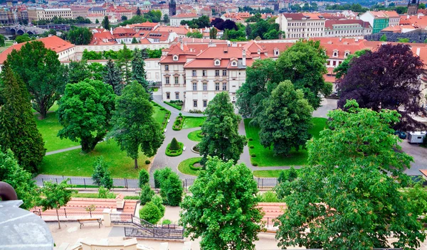 Suuri Furstenberk Garden — kuvapankkivalokuva