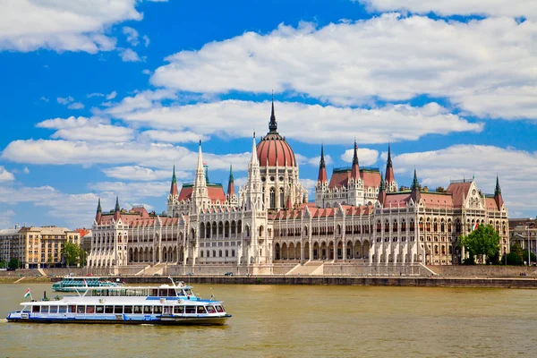 Здание парламента Венгрии — стоковое фото