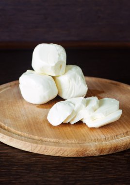 Mozzarella peyniri kes