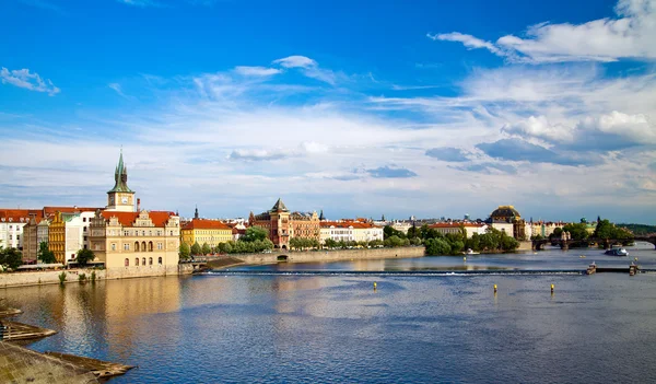 Incroyable rivière Vltava depuis le pont Charles — Photo