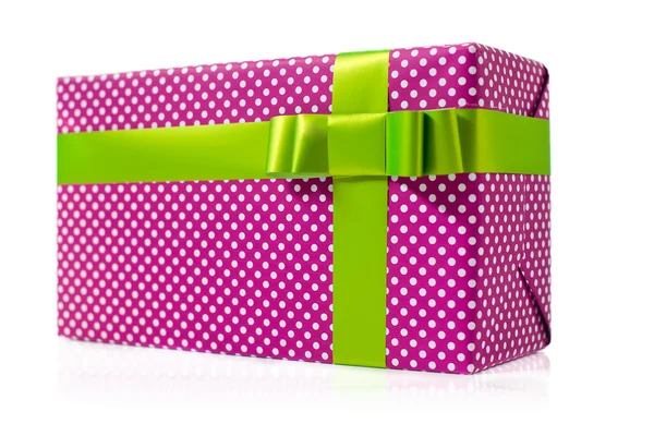 Caja de regalo rosa aislada — Foto de Stock