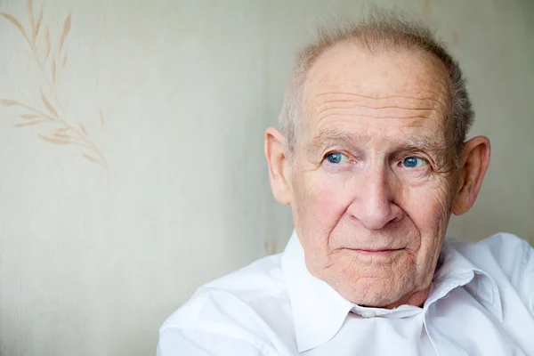 Close-up portrait of a pensive senior man — Stock Photo, Image