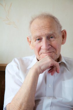 neşeli yaşlı adam