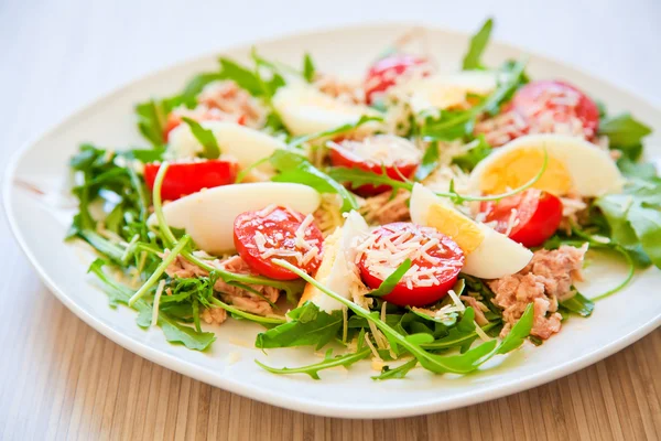 Leckerer Salat zum Abendessen — Stockfoto