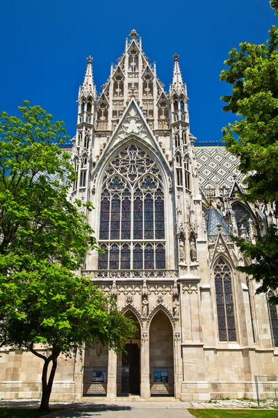 Vista lateral de la Votivkirche, Viena — Foto de Stock