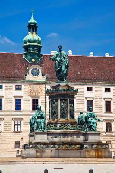 Ferenc József császár emlékműve azt a Hofburgban — Stock Fotó