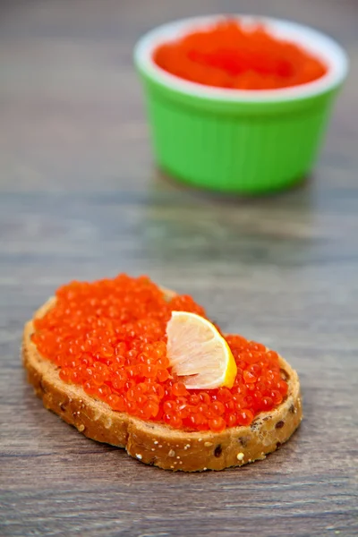 Sanduíche de caviar vermelho — Fotografia de Stock