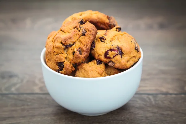 Homemade cookies in a white bowl — Stock Photo, Image