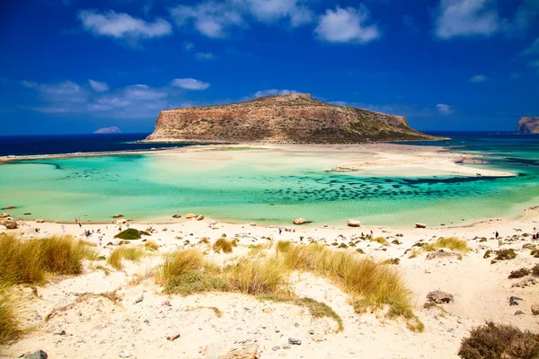 Beach with yellow sand at Balos lagoon — Stock Photo, Image