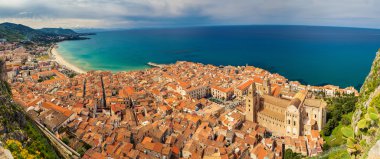 cefalu'nın panoramik manzarasını