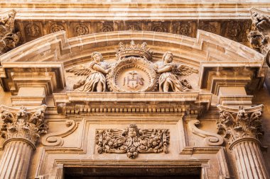 Yukarıdaki giriş Barok tarzı dekorasyon