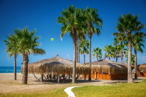 Tropische Badplaats Met Palmbomen Strandbungalows Hangmatten Turkije — Stockfoto