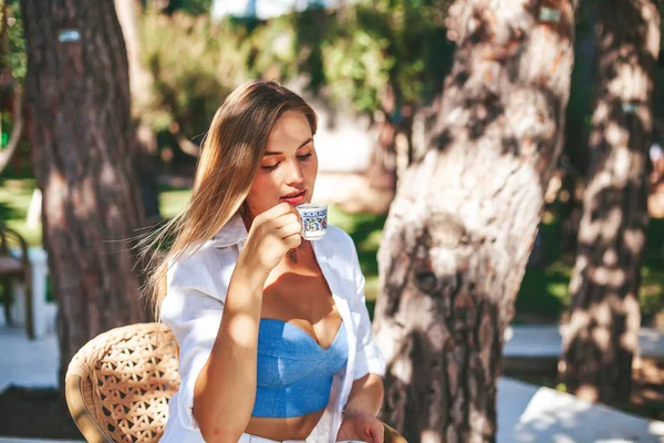 Beautiful Blond Woman Drinking Turkish Coffee Sitting Outdoors Cafe Trees — Stock Photo, Image