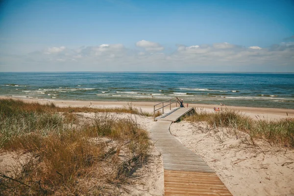 Вид Деревянную Дорожку Ведущую Песчаному Пляжу Куршской Косе Литве — стоковое фото