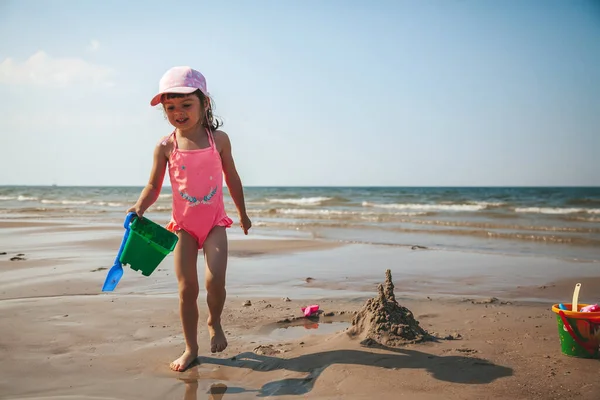 Adorable Little Girl Pink Swimsuit Playing Sand Beach Baltic Sea — Stock Photo, Image