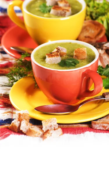 Two cheerful cup with green broccoli soup — Stock Photo, Image