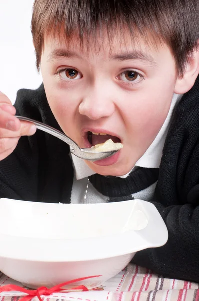 The boy eats the soup with meatballs — Stock Photo, Image