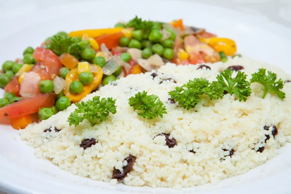 Kuskus med vegetabiliska — Stockfoto