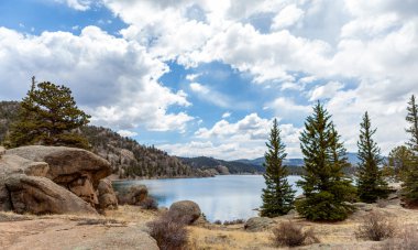 11 kilometre state park lake