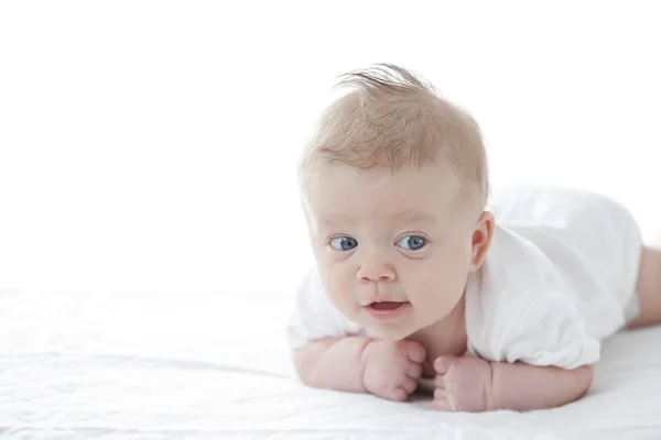 Schattige babymeisje — Stockfoto