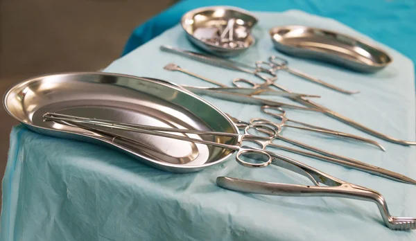 Některé chirurgické nástroje — Stock fotografie