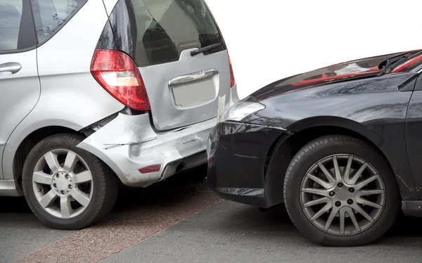 Несчастный случай с двумя автомобилями — стоковое фото